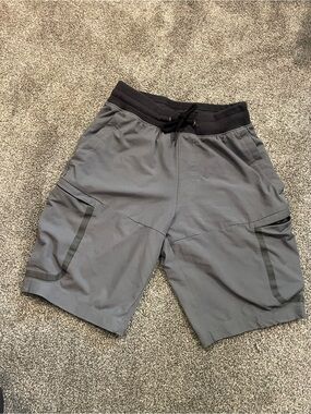 Under Armour Men's Gray Cargo Drawstring Shorts